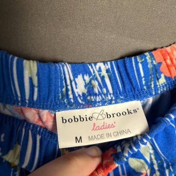 Bobbie Brooks Ladies Medium Cold Shoulder Blue Top Red Floral Size Medium (1451) - Picture 2 of 5